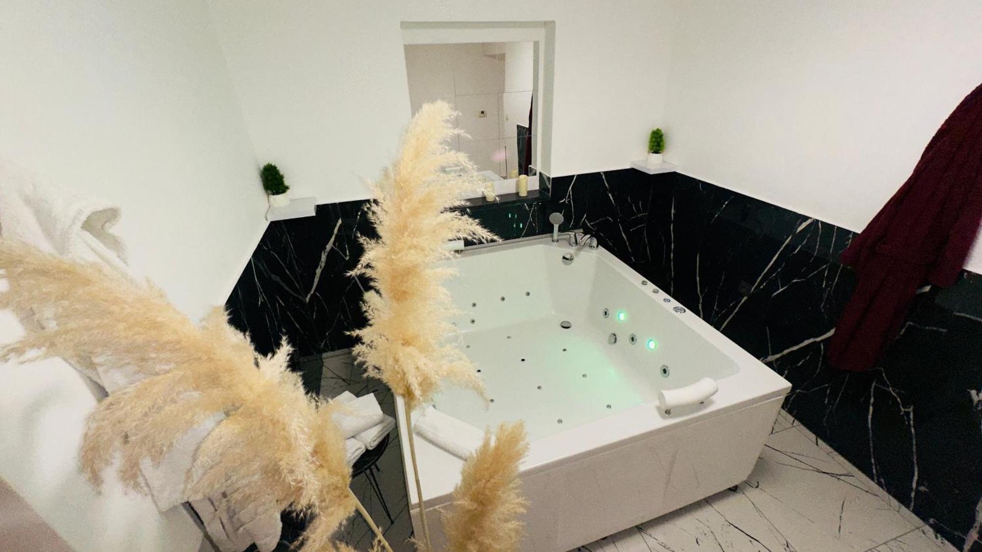 Hedonist Spa Jacuzzi Sarajevo Free Parking Eksteriør bilde